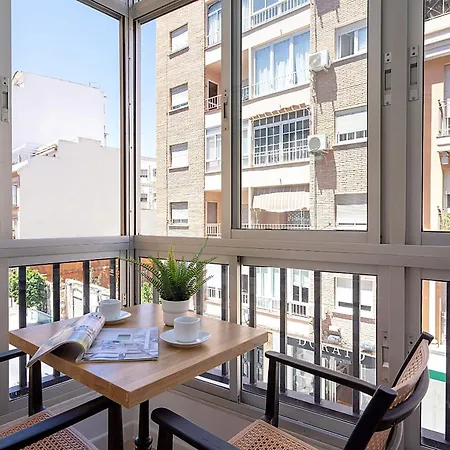 Genteel Victoria Apartment *
